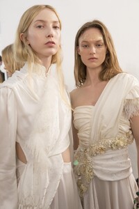 backstage-defile-preen-by-thornton-bregazzi-automne-hiver-2018-2019-londres-coulisses-62.thumb.jpg.aa48b9a0573dfb0bc22591f881c43497.jpg