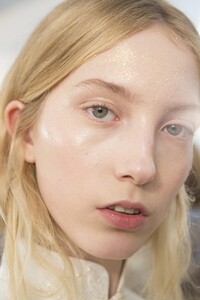 backstage-defile-preen-by-thornton-bregazzi-automne-hiver-2018-2019-londres-coulisses-64.thumb.jpg.3ab70dd08e83684d8142e4129f21d69f.jpg
