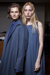 backstage-defile-salvatore-ferragamo-automne-hiver-2018-2019-milan-coulisses-25.thumb.jpg.505e7fac4b2332b9529c72f0fa253656.jpg