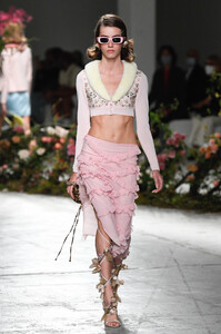 blumarine-rtw-ss21-gg-012.thumb.jpg.60db90ae5cb6c28b3beb356f7b223059.jpg