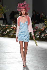 blumarine-rtw-ss21-gg-013.thumb.jpg.434b44179ee066fd16039dea723d5210.jpg