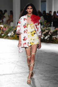 blumarine-rtw-ss21-gg-019.thumb.jpg.4a84d8a7ea1afbcd4b47cb00e2e03adb.jpg