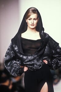 cerrutti-fw-1990-2.thumb.jpg.ae4b2e15dd0985c0e0bc4c3806b9e2e7.jpg