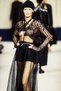 cher-michel-klein-ss-1993-2.thumb.jpg.52bdfe78f30c410da4ae4b5bc66f64ab.jpg