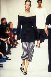 cher-michel-klein-ss-1993-3.thumb.jpg.81b4a2fbb077a1c5d39776193179308d.jpg