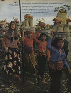 de_Rosnay_US_Vogue_December_1970_06.thumb.jpg.9e1d6d42779d674e2a9ede0f7bcf9aef.jpg