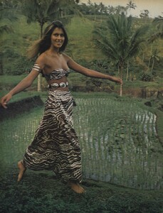 de_Rosnay_US_Vogue_December_1970_11.thumb.jpg.51699d0bb4066dc6fcbd5c0170684199.jpg