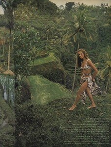 de_Rosnay_US_Vogue_December_1970_12.thumb.jpg.07bd8ad34e74419ac160c07840c549b7.jpg