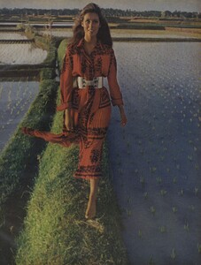 de_Rosnay_US_Vogue_December_1970_14.thumb.jpg.305e768cbfde11a21179058b86301bea.jpg