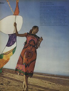 de_Rosnay_US_Vogue_December_1970_17.thumb.jpg.76fbfae9b5716bb9de3bcba47cd28718.jpg