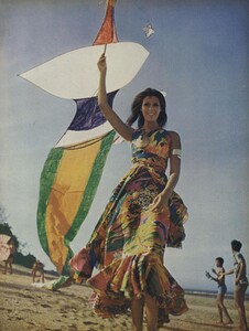 de_Rosnay_US_Vogue_December_1970_18.thumb.jpg.87527ef441533ec39ae0162af6950245.jpg