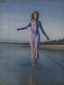 de_Rosnay_US_Vogue_December_1970_21.thumb.jpg.3d0023c0695ed53f534ca735788e75dc.jpg