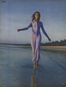 de_Rosnay_US_Vogue_December_1970_21.thumb.jpg.58a13d668b9d165d209f3b44e8cc8020.jpg