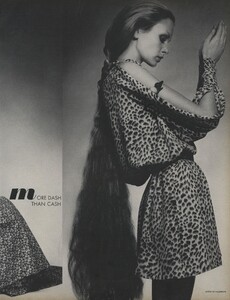 de_Villeneuve_US_Vogue_April_15th_1970_04.thumb.jpg.c9453deddfcc9d622ba49dc4d2f817fe.jpg