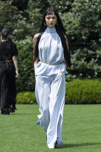 defile-adeam-printemps-ete-2021-new-york-look-15.thumb.jpg.26112586a56946cccc42089913e858a3.jpg