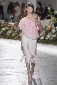 defile-blumarine-printemps-ete-2021-milan-look-21.thumb.jpg.d2dba608795511870b94a7bd33235bcd.jpg