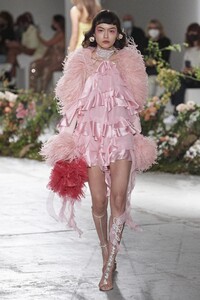 defile-blumarine-printemps-ete-2021-milan-look-28.thumb.jpg.60fe5df536cd41dba540f0bac9f695b0.jpg