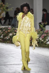 defile-blumarine-printemps-ete-2021-milan-look-32.thumb.jpg.73e43326f244dce3bf510730af577fc5.jpg