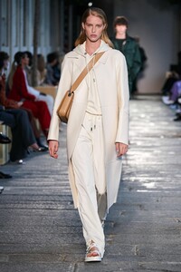 defile-boss-printemps-ete-2021-milan-look-28.thumb.jpg.02f7e6baa23c5e975901ef6bc1dc9988.jpg