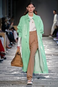 defile-boss-printemps-ete-2021-milan-look-47.thumb.jpg.8f5cc4a8d72901b4204e068d4e043fd8.jpg