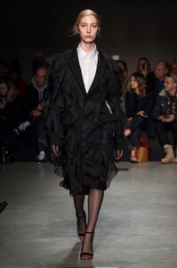 defile-brognano-automne-hiver-2018-2019-milan-look-45.thumb.jpg.bf5c30bcbca7a64aba42d28dab3bb2a2.jpg
