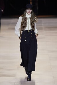 defile-celine-automne-hiver-2020-2021-paris-look-76.thumb.jpg.d54561b9183feba3928cb421d22a9fcd.jpg