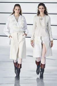 defile-chanel-automne-hiver-2020-2021-paris-look-58.thumb.jpg.8eb96a7b9345bf615691873d384af147.jpg