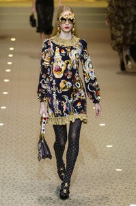 defile-dolce-amp-gabbana-automne-hiver-2018-2019-milan-look-94.thumb.jpg.bcf85cb3cd9354d329bb5563f99e21a2.jpg