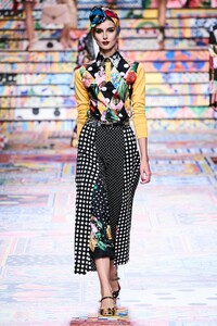 defile-dolce-amp-gabbana-printemps-ete-2021-milan-look-12.thumb.jpg.a944e30799168591083f644154ee5088.jpg