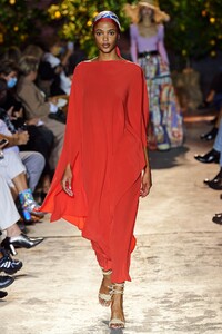 defile-etro-printemps-ete-2021-milan-look-12.thumb.jpg.62af30d3e18e90c483d563e88679d6e3.jpg