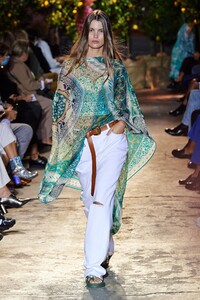 defile-etro-printemps-ete-2021-milan-look-22.thumb.jpg.8e7f271196add80a4b3477fc797d982e.jpg