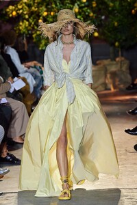 defile-etro-printemps-ete-2021-milan-look-25.thumb.jpg.25dd3b34f8a2b72229dd8ce4cf367cee.jpg