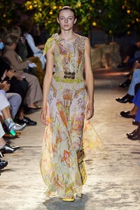 defile-etro-printemps-ete-2021-milan-look-29.thumb.jpg.dceab7d841a249d204fcac2e1bdfd462.jpg