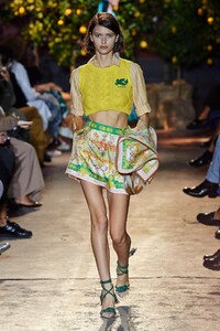 defile-etro-printemps-ete-2021-milan-look-31.thumb.jpg.0f1f056ab7aab2e5b7413b22c345ab7f.jpg