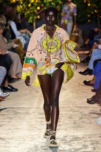 defile-etro-printemps-ete-2021-milan-look-33.thumb.jpg.0a9287288fb8aedf572c595eaaa5b8d9.jpg