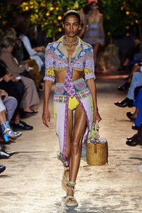 defile-etro-printemps-ete-2021-milan-look-34.thumb.jpg.d64b55a87c56c8f49e4d3b562a1dee0a.jpg