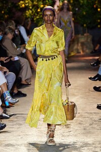 defile-etro-printemps-ete-2021-milan-look-36.thumb.jpg.6ba2b650f3f01124e8ba1e4a25147c62.jpg