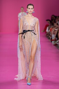 defile-georges-hobeika-automne-hiver-2019-2020-paris-look-32.thumb.jpg.d36069268ed454a045bc7272a1ef7d07.jpg