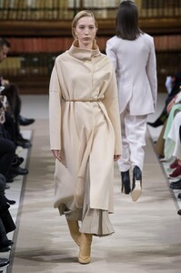 defile-giada-automne-hiver-2018-2019-milan-look-3.thumb.jpg.b78d2a1e13315fef87d5c116c57ea6fa.jpg