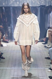 defile-isabel-marant-printemps-ete-2019-paris-look-36.thumb.jpg.a7c0b3d99888ab5693d214052b7a1cf2.jpg