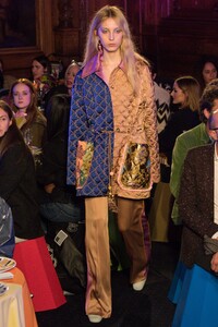 defile-peter-pilotto-automne-hiver-2018-2019-londres-look-14.thumb.jpg.26c9688036d422551b4c59670a188ff2.jpg
