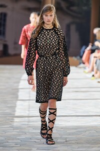 defile-ports-1961-printemps-ete-2021-milan-look-14.thumb.jpg.fa7f44b46ef332ecddf5785dbef60ece.jpg