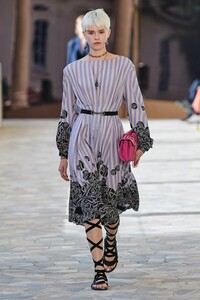 defile-ports-1961-printemps-ete-2021-milan-look-20.thumb.jpg.31ef347449ed63a729b1387aef2cae45.jpg