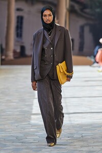 defile-ports-1961-printemps-ete-2021-milan-look-22.thumb.jpg.332befea1ff4fad9c9352f36b05426db.jpg