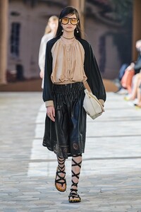 defile-ports-1961-printemps-ete-2021-milan-look-30.thumb.jpg.48aa2c3e1a12195b60442a507e940973.jpg