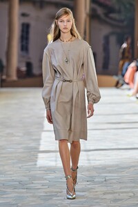 defile-ports-1961-printemps-ete-2021-milan-look-31.thumb.jpg.1bcbe830f8c4ab1102be97c874519845.jpg