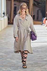defile-ports-1961-printemps-ete-2021-milan-look-32.thumb.jpg.bc2628b861fb0b44a67c2258a26a479d.jpg