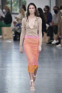 defile-sportmax-printemps-ete-2021-milan-look-10.thumb.jpg.0ef98f0f311e27b2d94c929db853fdb9.jpg