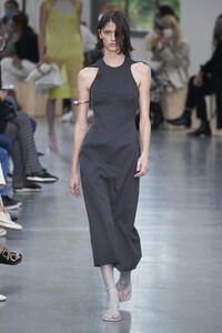 defile-sportmax-printemps-ete-2021-milan-look-20.thumb.jpg.f0139ad4f0329860ee4a78f2a068fd8d.jpg