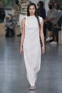 defile-sportmax-printemps-ete-2021-milan-look-35.thumb.jpg.18da6e1e2ebbf0c5a106e905cda22855.jpg